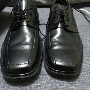 Men’s Bostonian black leather 10 1/2 Style 21831